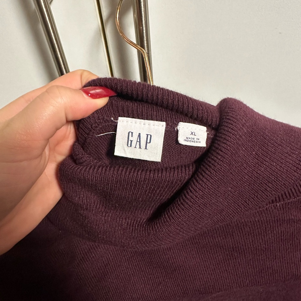 GAP - Picture 2 of 4
